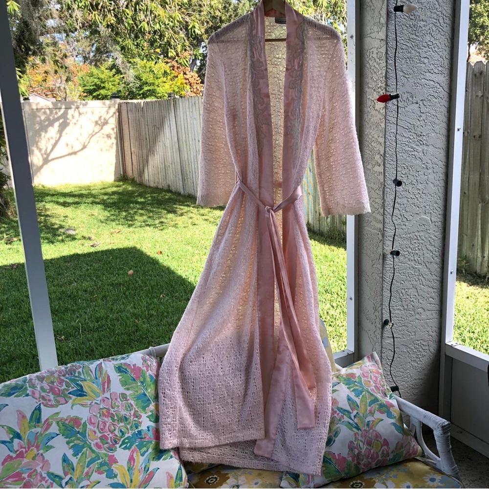 Natori Vintage Blush Pink Crochet Knit Long Robe Lace Size M - Picture 3 of 10